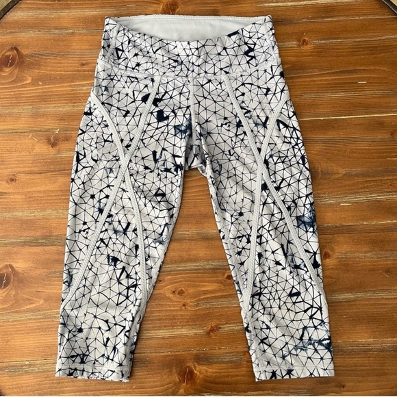 lululemon athletica Pants - Lululemon Pedal Pace Star Crush Cropped Leggings. Size 6.